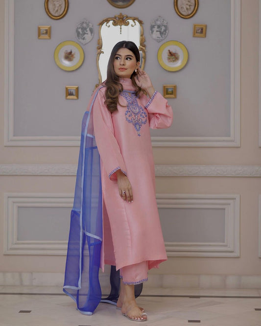 Pink Crepe Silk Embroidered Kurta Set With Dupatta